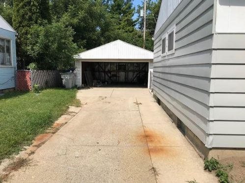 5515 Prentiss St, Milwaukee, WI 53218-2802