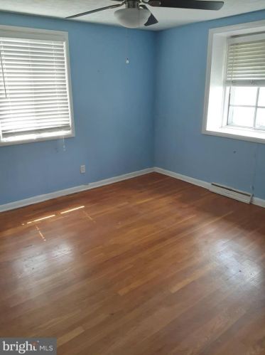 1053 Cayer Dr, Glen Burnie MD 21061-4153 exterior