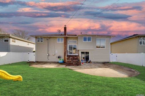 717 Eagle Dr, Valley Stream NY 11581-3539 exterior