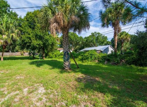 7304 Deland Ave, Fort Pierce FL 34951-1425 exterior