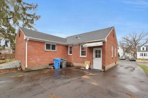 27 Essex St, Manchester CT 06040-4003 exterior