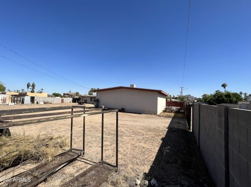 3002 Charter Oak Rd, Phoenix AZ 85032-7449 exterior