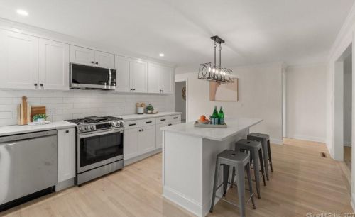 68 Depot Rd, Milford CT 06460-3808 exterior