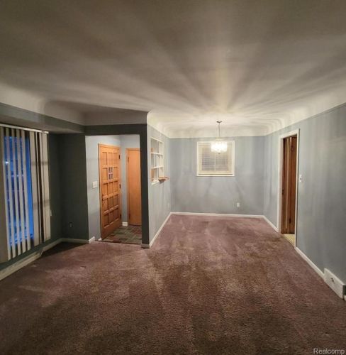 8428 Colonial St, Dearborn Heights MI  48127-1305 exterior