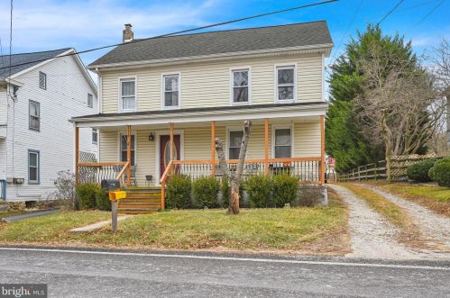 827 Hobart Rd, Hanover, PA 17331-9688