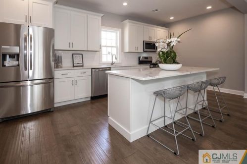 48 Brookville Rd, Edison NJ 08817-4141 exterior