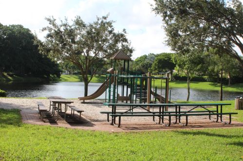 2414 30 Rd, Boca Raton FL 33431-6370 exterior