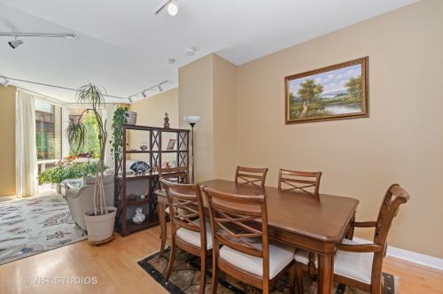 1248 Cottage Pl, Chicago IL 60607-2854 exterior