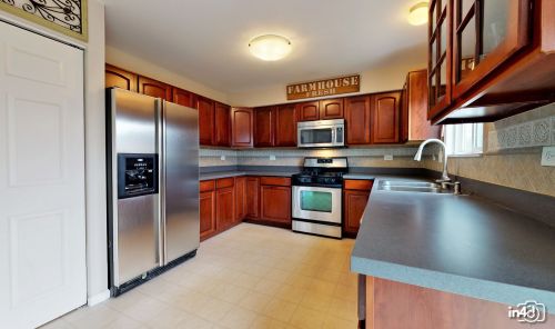 605 Crystal Dr, Joliet IL 60404-6094 exterior