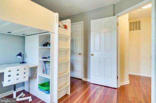 7041 Chesley Search Way, Alexandria VA 22315-4754 exterior