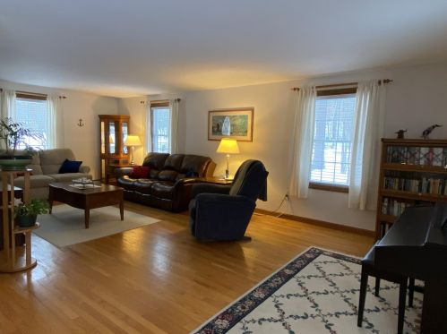 14 Brookwood Dr, Concord NH 03301-1800 exterior