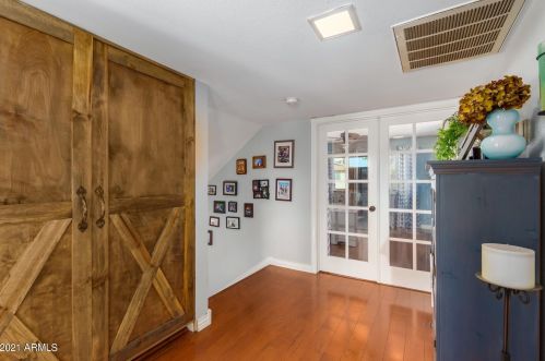 2464 Crocus Dr, Phoenix AZ 85053-5416 exterior