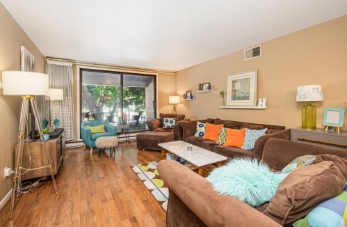 3916 Oakland Ave, Milwaukee, WI 53211-2271