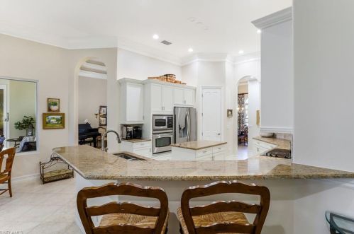 9081 Shenendoah Cir, Naples FL 34113-1665 exterior