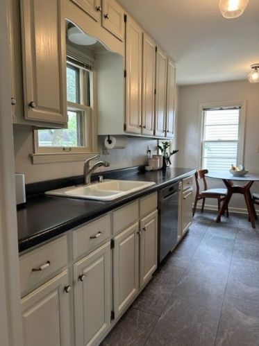 5928 Bay Ridge Ave, Milwaukee WI  53217-4603 exterior