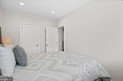 3210 Park Pl, Washington DC  20010-2529 exterior