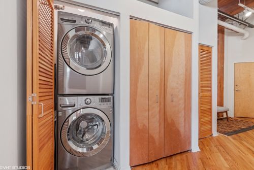 1500 Monroe St, Chicago IL  60607-2413 exterior