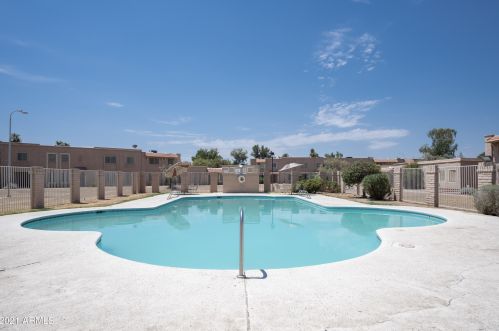 8216 32nd Ave, Phoenix AZ  85051-6022 exterior