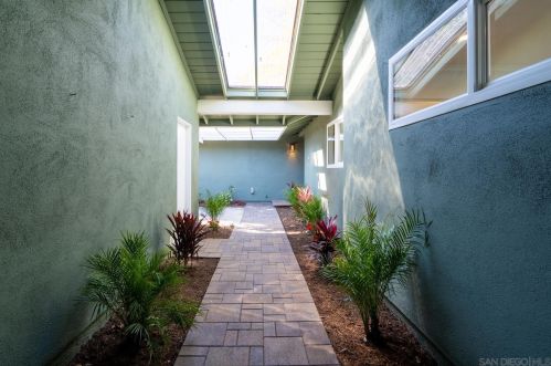 14291 Prospect Ave, Tustin CA  92780-2316 exterior