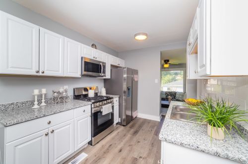 9132 Saginaw Ave, Chicago IL  60617-4150 exterior