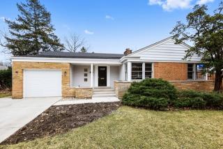 5781 Forest Glen Ave, Chicago, IL 60646-6610