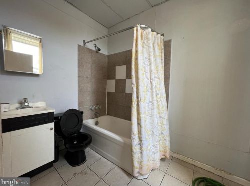 4814 Broad St, Philadelphia PA 19146-2203 exterior