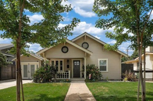 526 Flower St, Turlock, CA 95380-4720