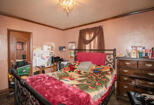 1261 36, Milwaukee WI 53215-1437 exterior