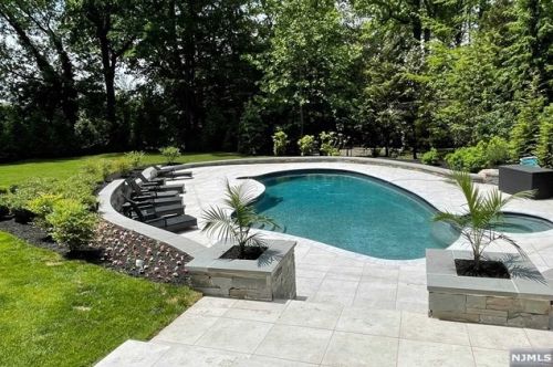 19 Duck Pond Rd, Demarest NJ  07627-2305 exterior