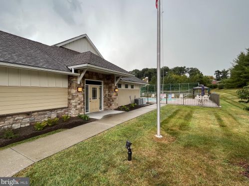 194 Bucktown Xing, Pottstown PA  19465-7760 exterior