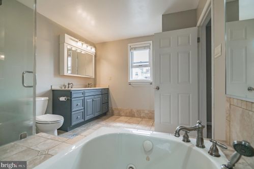 915 Standish Ave, Huntingdon Valley PA 19006-8725 exterior