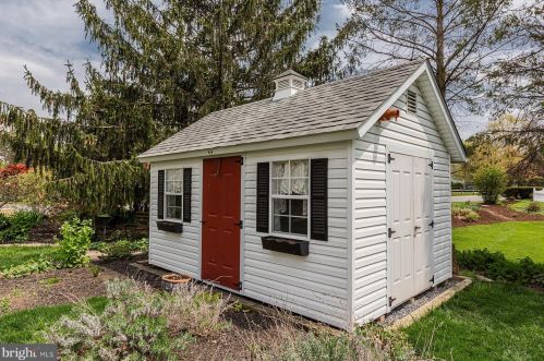 426 Dolly Dr, Lancaster PA 17601-3619 exterior