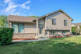 9812 Darnel Ave, Milwaukee, WI 53224-2728