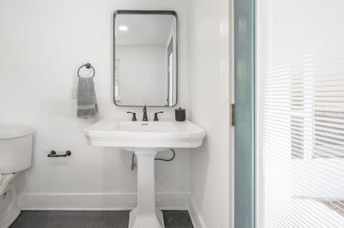 1220 Clifton St, Tampa FL  33604-6810 exterior