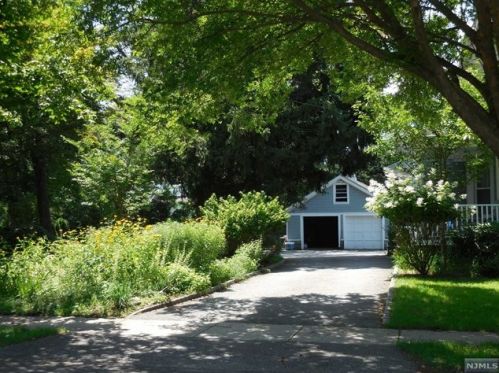 11 Central Ave, Demarest, NJ 07627-1602