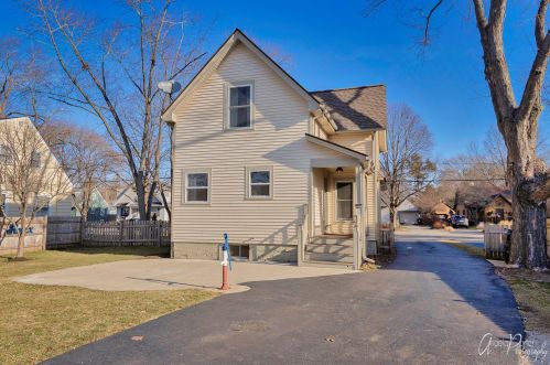 325 Douglas Ave, Bull Valley IL 60014 exterior