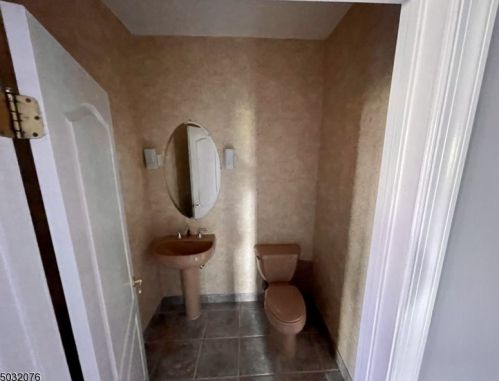 3 Bakley Ter, Town Center NJ 07052-2169 exterior