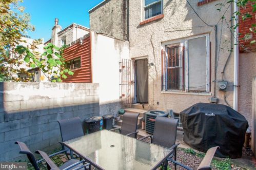 2302 Carlisle St, Philadelphia PA 19132-0040 exterior