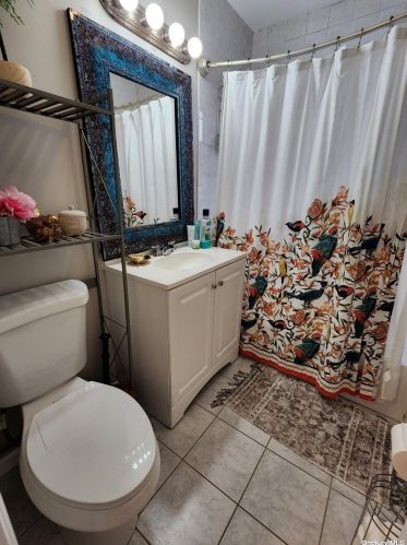 139 Buscher Ave, Valley Stream NY 11580-5204 exterior