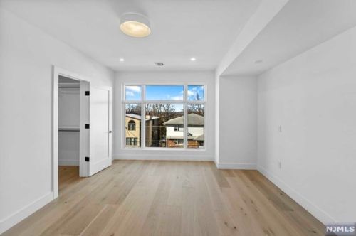 152 Morningside Ln, Palisades Park NJ 07650-1918 exterior