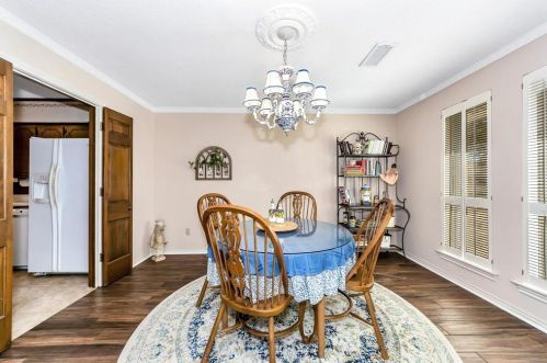 1909 Grn Oaks Dr, Irving TX 75061-2138 exterior