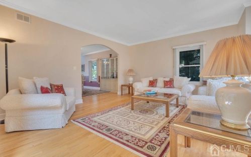 48 Farmhaven Ave, Edison NJ 08820-3220 exterior