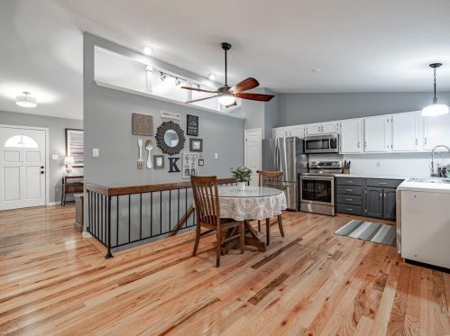 2922 Meramar Dr, Saint Louis MO 63129-5636 exterior