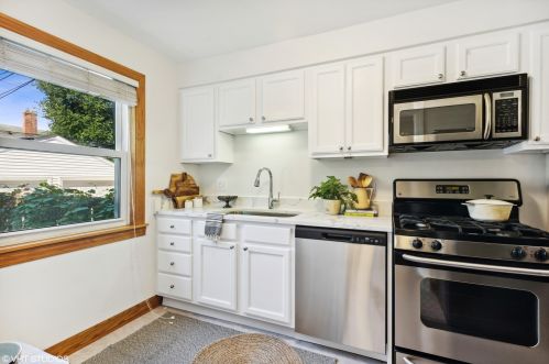 3942 Melvina Ave, Chicago IL 60638-4304 exterior