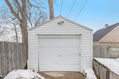 853 Innes St, Grand Rapids MI 49503-3520 exterior