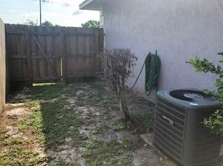 518 Floresta Dr, Fort Pierce FL 34983-8614 exterior