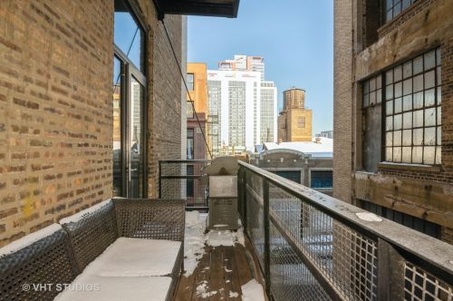 2303 Michigan Ave, Chicago IL  60616-2300 exterior