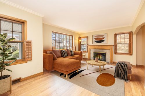 5249 Shoreland Ave, Milwaukee WI  53217-5128 exterior