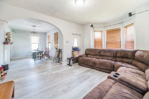 4028 Barnes Ave, Bronx NY 10466-4310 exterior