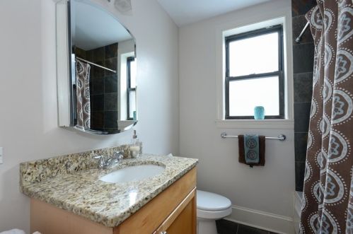 7633 Greenview Ave, Chicago IL  60626-1293 exterior